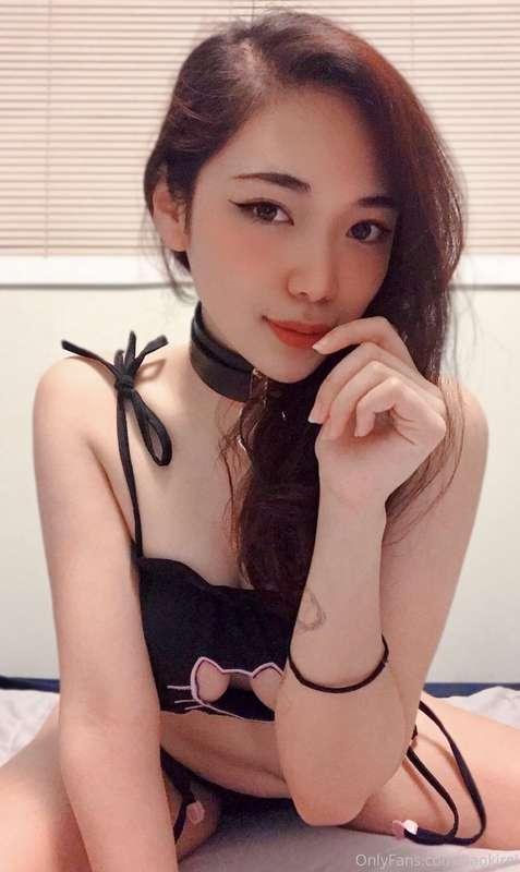 wish I could get more cute lingerie like these🖤