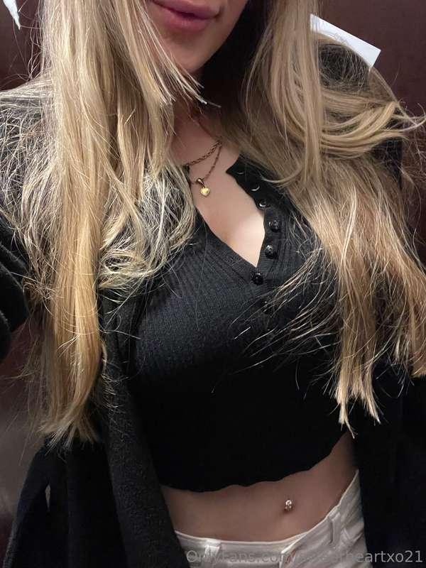 POV: we have tipsy sex in the bar‘s bathroom 😈