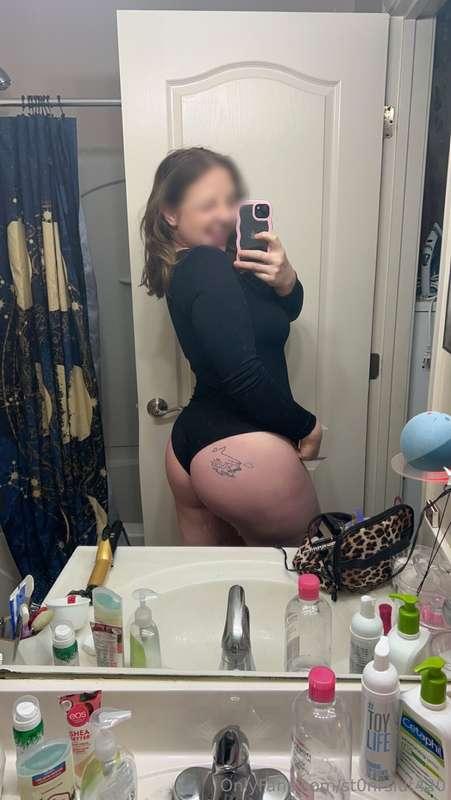 Getting ready for a job interview, feeling myself 🥰🤩💅🏻