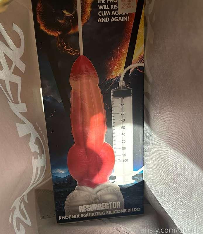 Just got my first squirting dildo!!!

