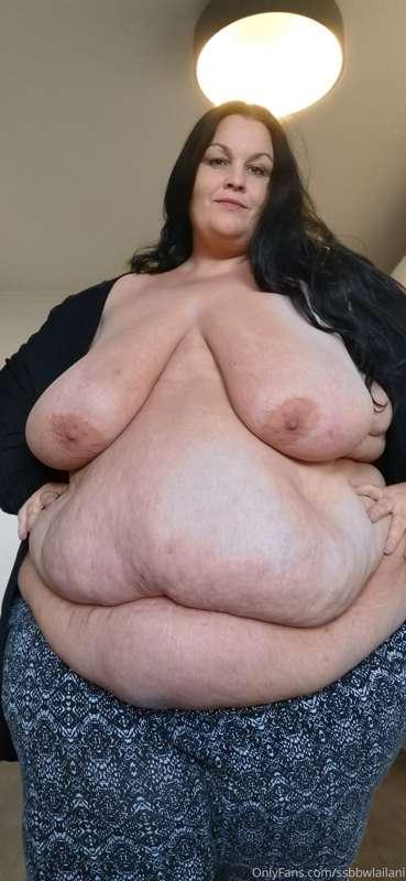 Belly and boobs 🙈