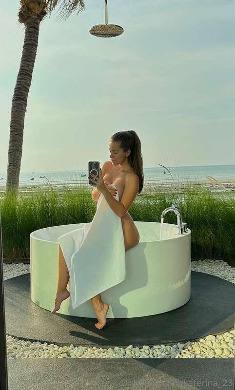 🌴 Warm breeze, ocean, and a white towel — almost like a drea..