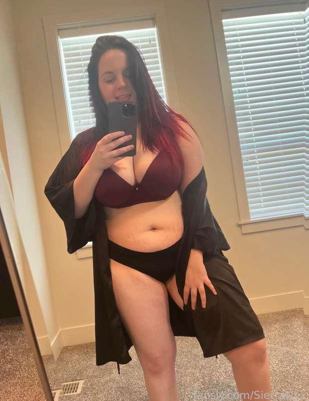 Would you fuck a curvy mom like me? 

#chubby #curvy #thick #bbw #mombod #milf #hotmom #mommy #mature #cougar #stepmom 