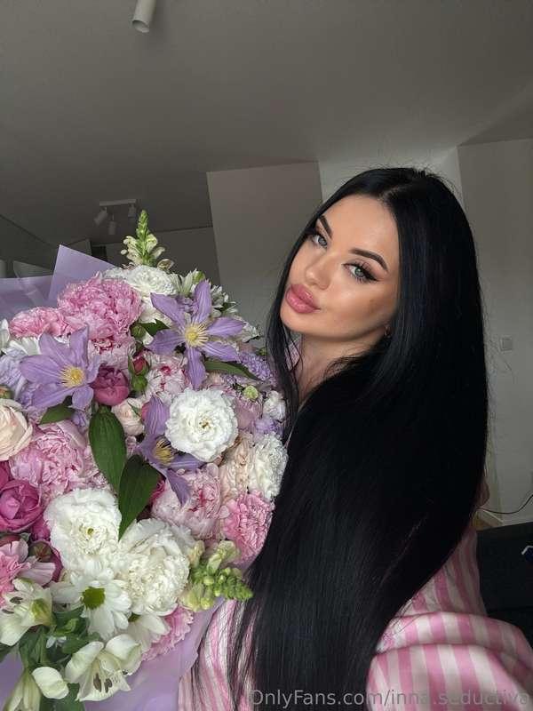 Blossoming with these flowers🌸