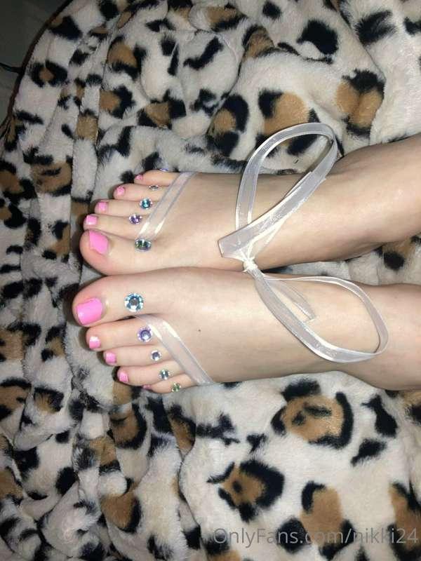 New feet pics... Don't they look beautiful