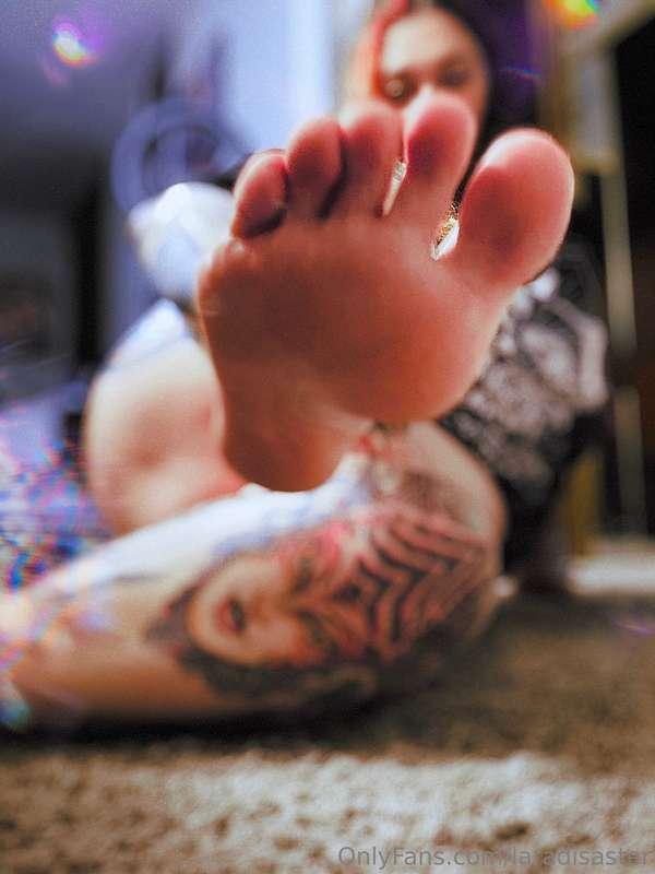 Just ganna step on your face 💕