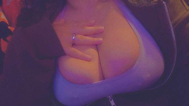 Happy Titty Tuesday Ghouls ♡
#chubby #tan #squishy #booba