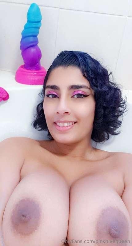 A well deserved soak after all that messy business. I'm stil..