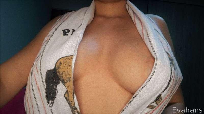 Posing with full boobs :)

#teen #tits #cute #engorged #nipples