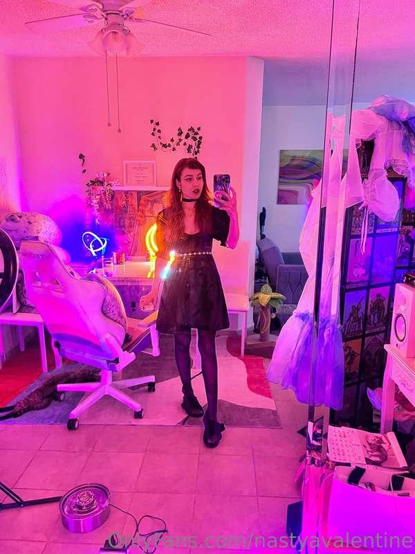 🖤 going out tonight 🤩🖤   ✨ a rare goth girl occasion, and ev..