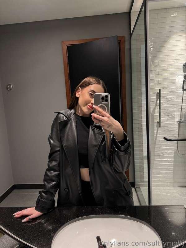 before I go to sleep, I imagine you're by my side 🖤