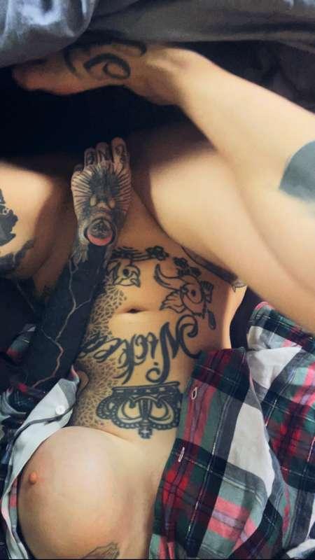 Horny morning a zrovna mi neměl kdo pomoct 🥲
Pokud mě chceš ..