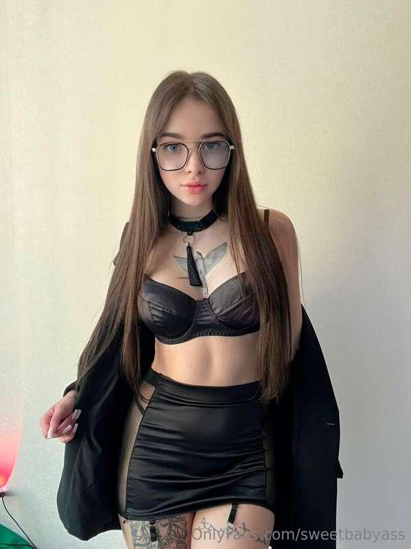 This hot girl @emillyforyou make you the happiest😍💦 just tex..