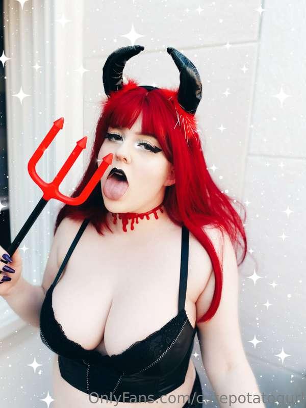 Should i make a hot halloween video?😈🙈
