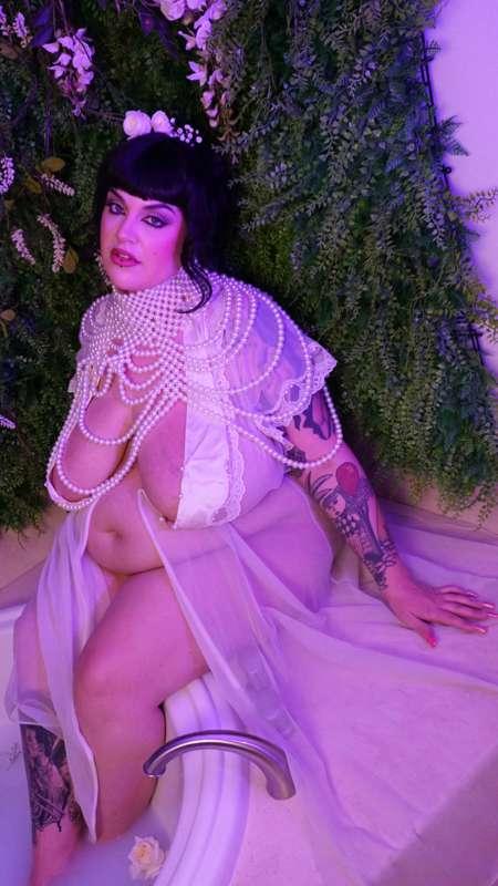 marilynmilkedme image #1