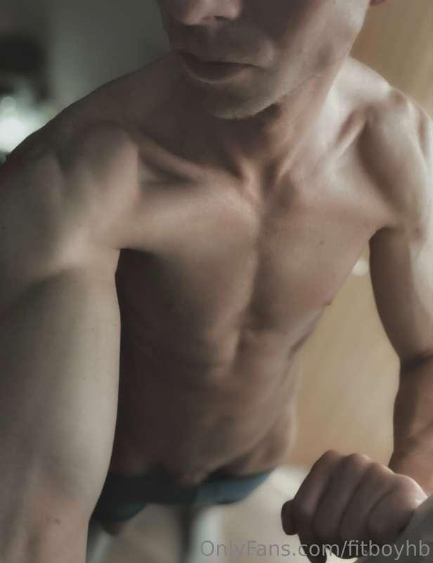 ☀️ hot day ➡️ less clothing 🩳