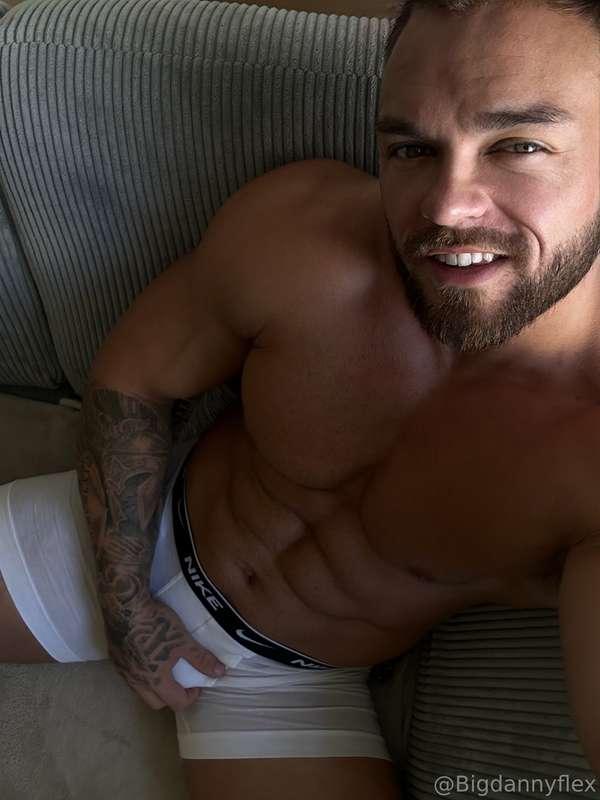 Too lazy to go out now, wanna have fun bro ? 😈