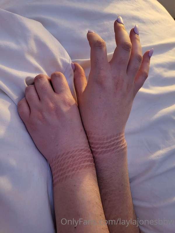 Just look at the marks my girlfriend left on me after tying ..