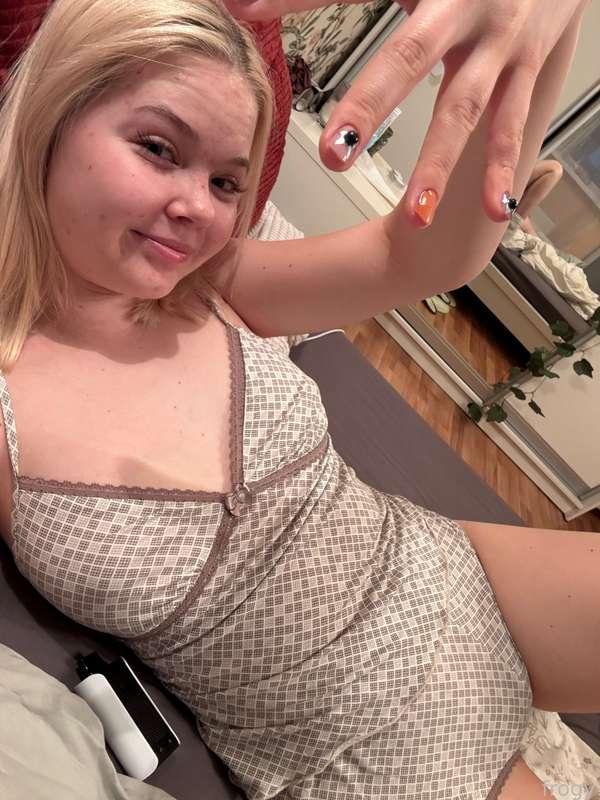 new nails and new pyjamas😛
that’s why our weekend will be great and wish we can relax in bed together watching something good!
and eat something extra tasty

♡ #cute #schoolgirl #teen #nextdoorgirl #gfe #college #young #smallboobs #tiny ♡