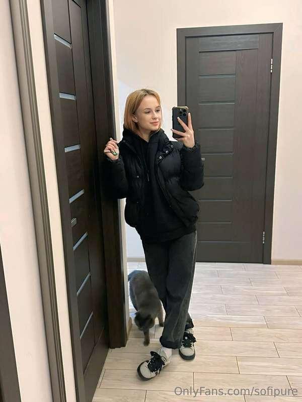 Quick mirror check before stepping out 🖤✨ Cozy vibes, sneake..