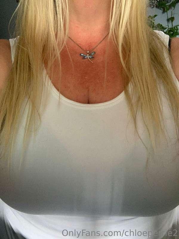 White tank and a bit of water go a long way. 🤤
Did I make yo..