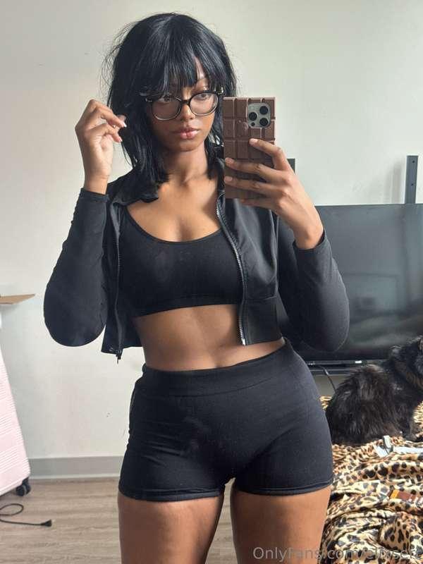 with or without glasses? >ᴗ<