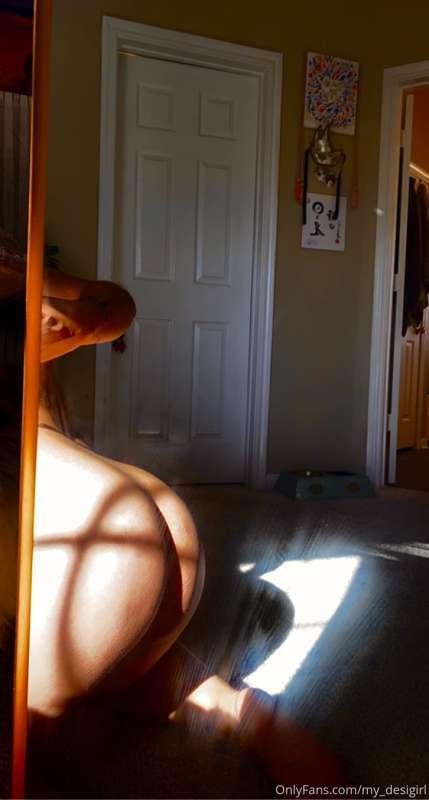 ok just another picture of my ass in the sunlight <3 dm me t..