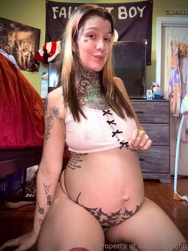 I have such a cute bump when I'm pregnant 🤰🏼