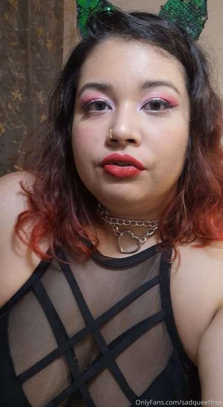 my fav choker broke from getting dommed too hard and im sad ..