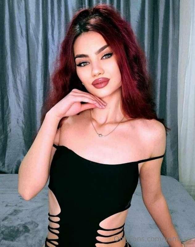 🍒💥I live on the edge of exploration, and my profile is an en..