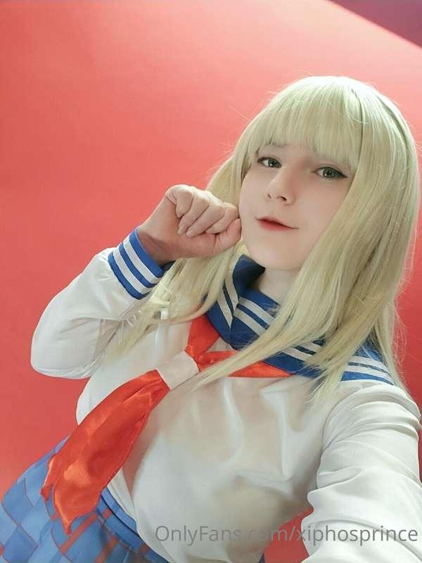 Uniforms uniforms uniforms ♡
Goofing off and showing senpai ..