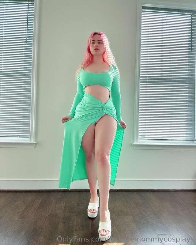 Green dress :3 check DMs for spicy pic