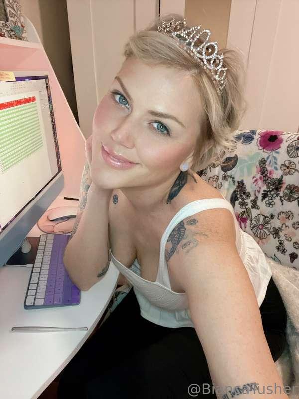 Feeling like a Queen, where is my king? 👑