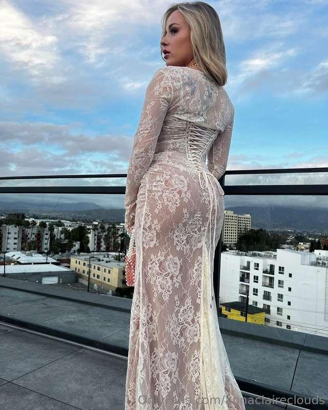 Felt really gorgeous here 🙈 how do I look in this dress? 