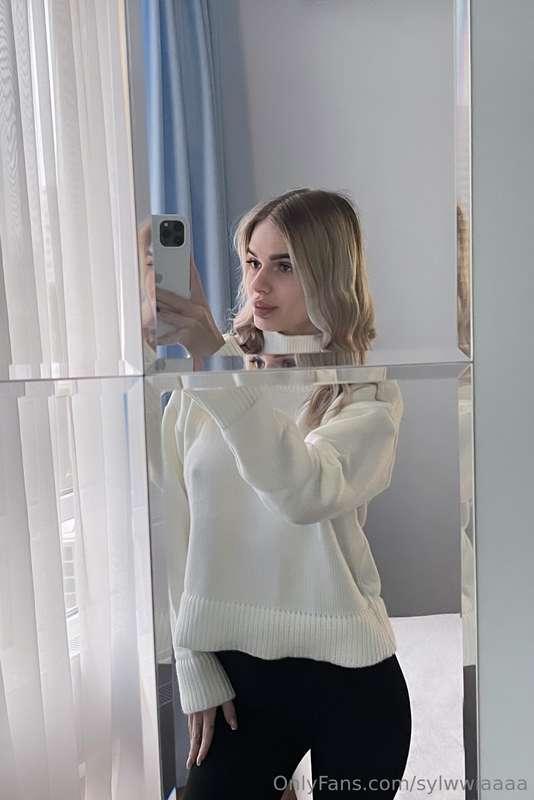 Would you prefer a warm hug or a long, lingering gaze? 🥰