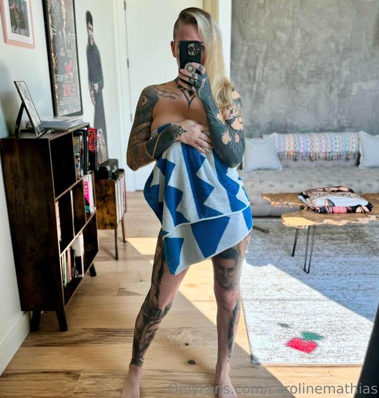 Send a $5 tip and I’ll drop the towel 💋💦