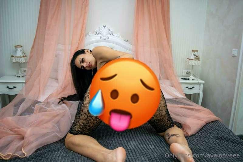 Hmm...so sweet and wet...let's...do you want to taste it?

h..