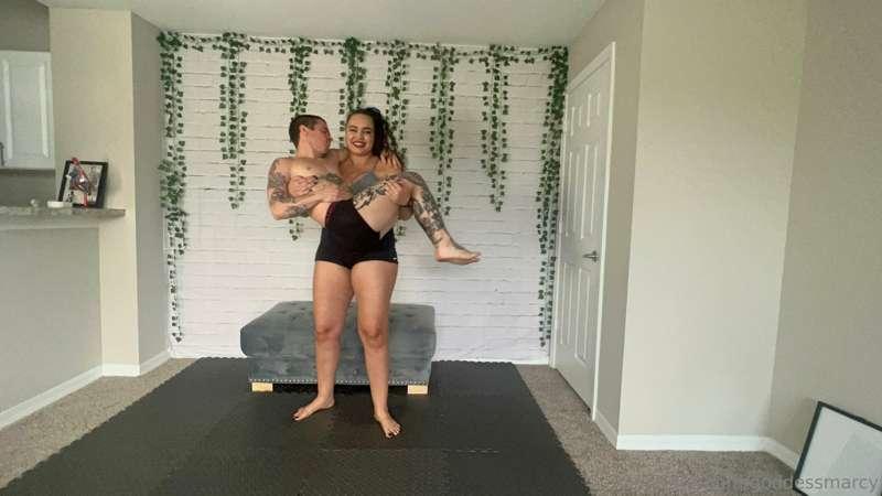 Who loves be lift and carried by a strong amazon woman? W/ @..