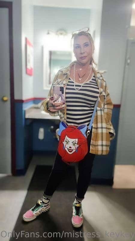 Hope you naughty boys had a good weekend. I'm back home from..