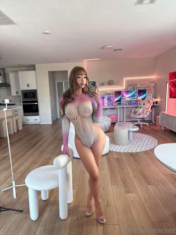 Like and DM me if you can handle my body 💋