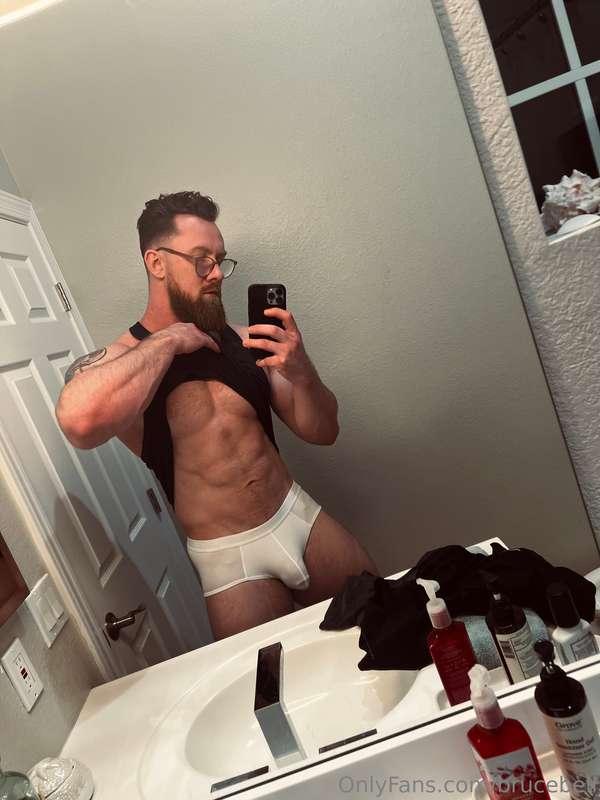 Wearing @thevonking ‘s underwear 🤤 who likes them on me??
