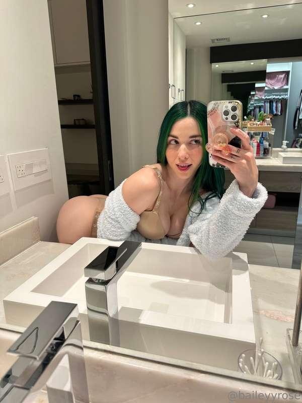 blame the mirror 😏