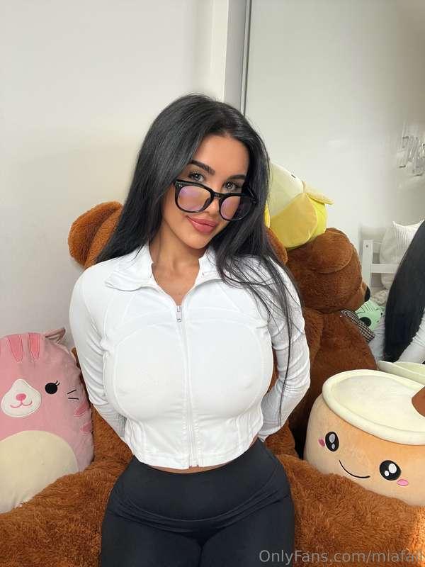 Nerdy on top, nasty underneath 😘