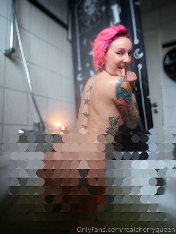 This dirrty girl needs to be cleaned... Do you want to rub m..