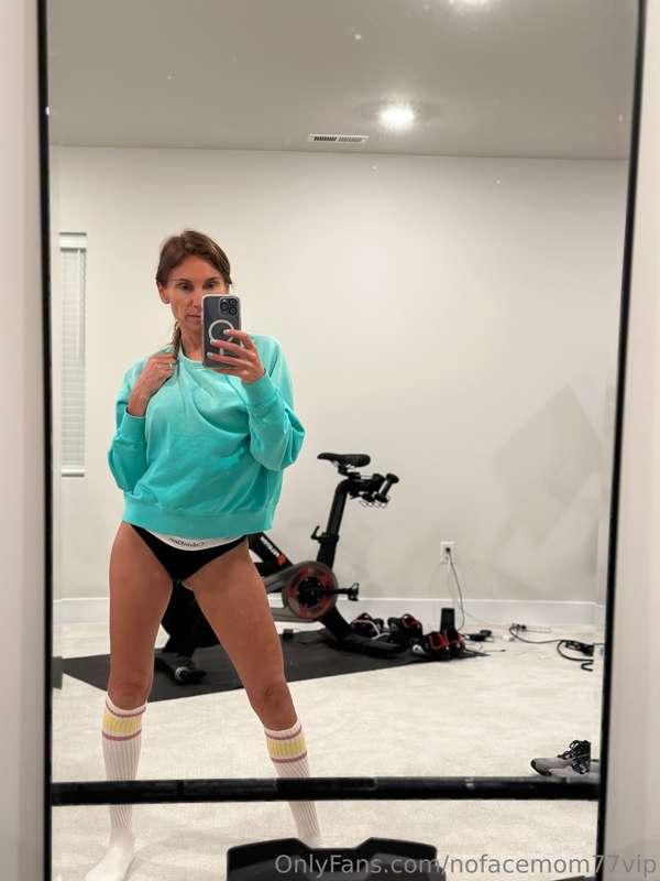 Morning workouts at home are always fun😉