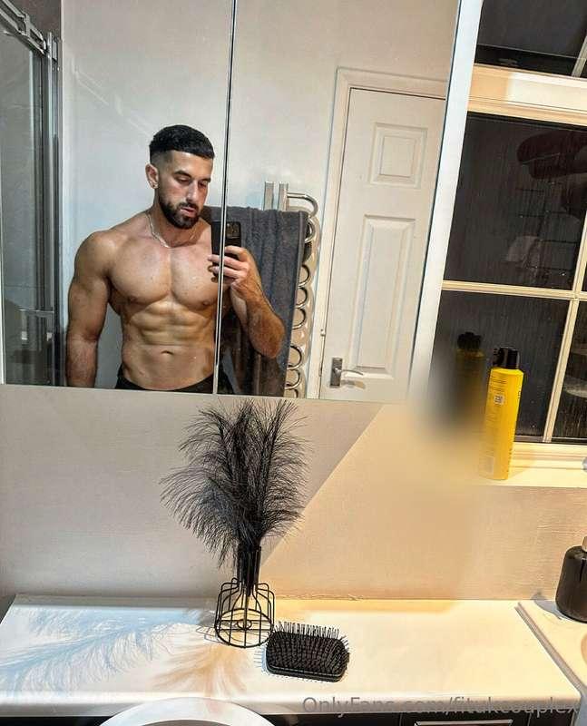 A little something for those of you here for J 🥵