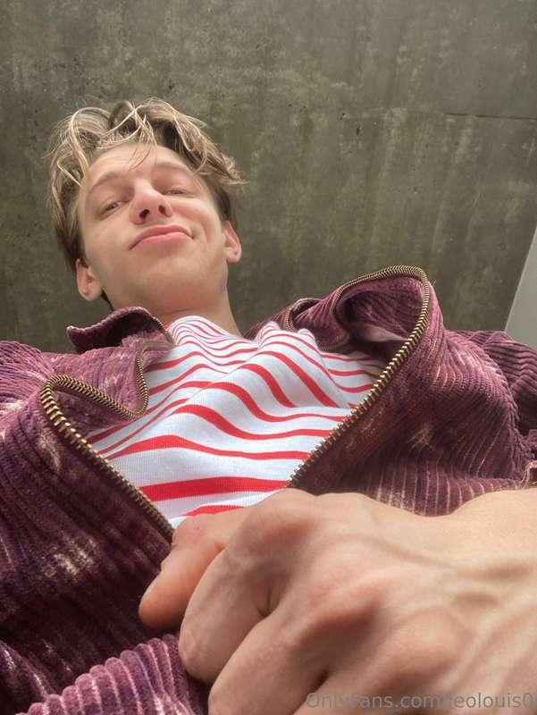 POV: you're looking right at me while on your knees 😈