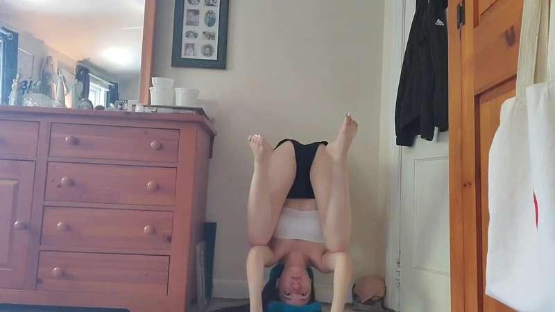 Tripod headstand 