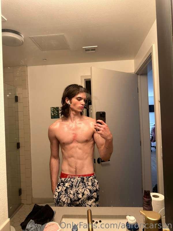 Pecs are coming in nicely 😈