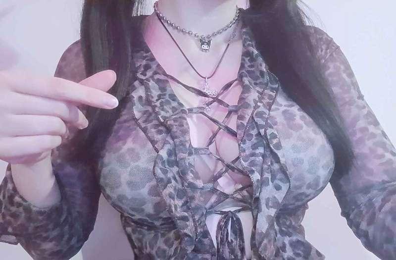 I honestly am so inlove with this pretty see through top... ..
